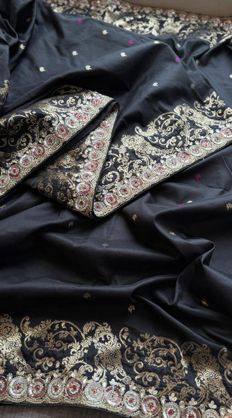 Soft Munga Silk Saree with Kutdana & Zarkan Embellishment