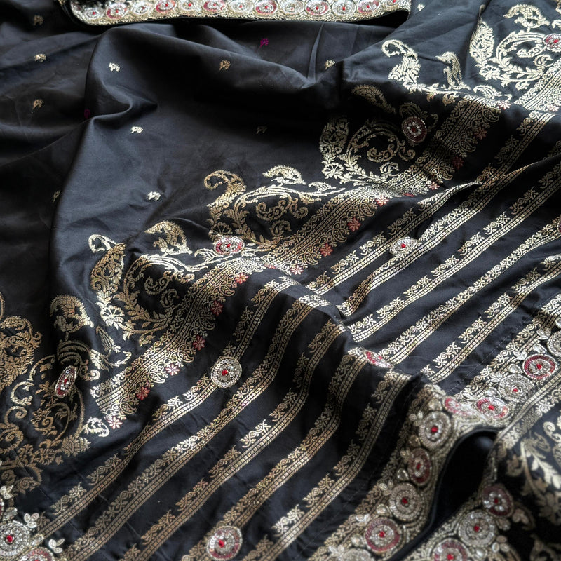 Soft Munga Silk Saree with Kutdana & Zarkan Embellishment